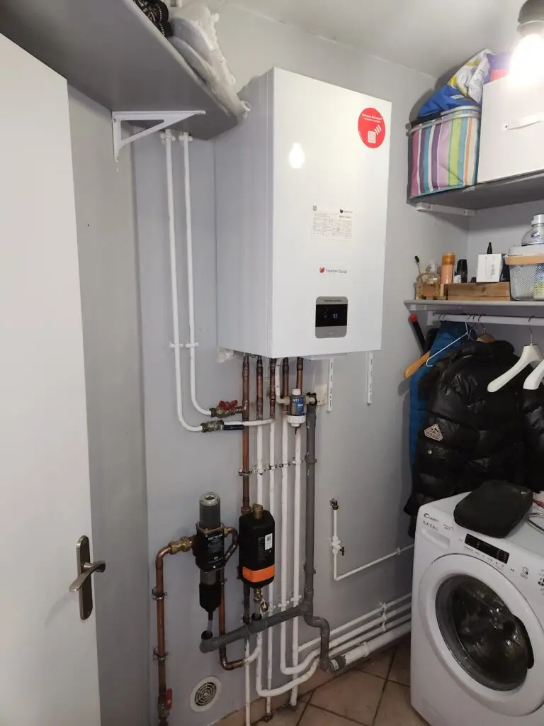 installation chaudiere themaplus condensation avec anti-tartre judo + pot a boue judo + neutraliseur de condensats nt1